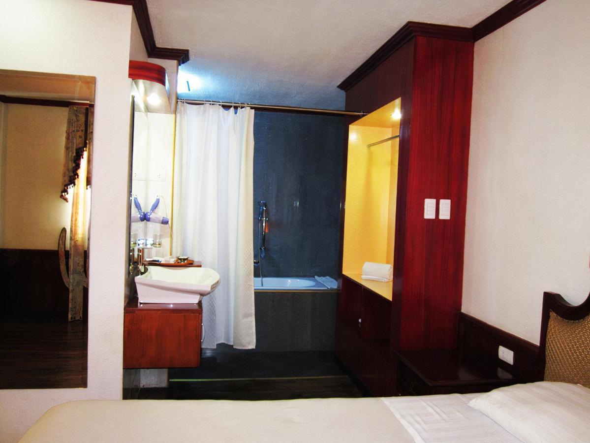 Cebu Dulcinea Hotel And Suites-Mactan Airport Hotel Lapu-Lapu City Esterno foto