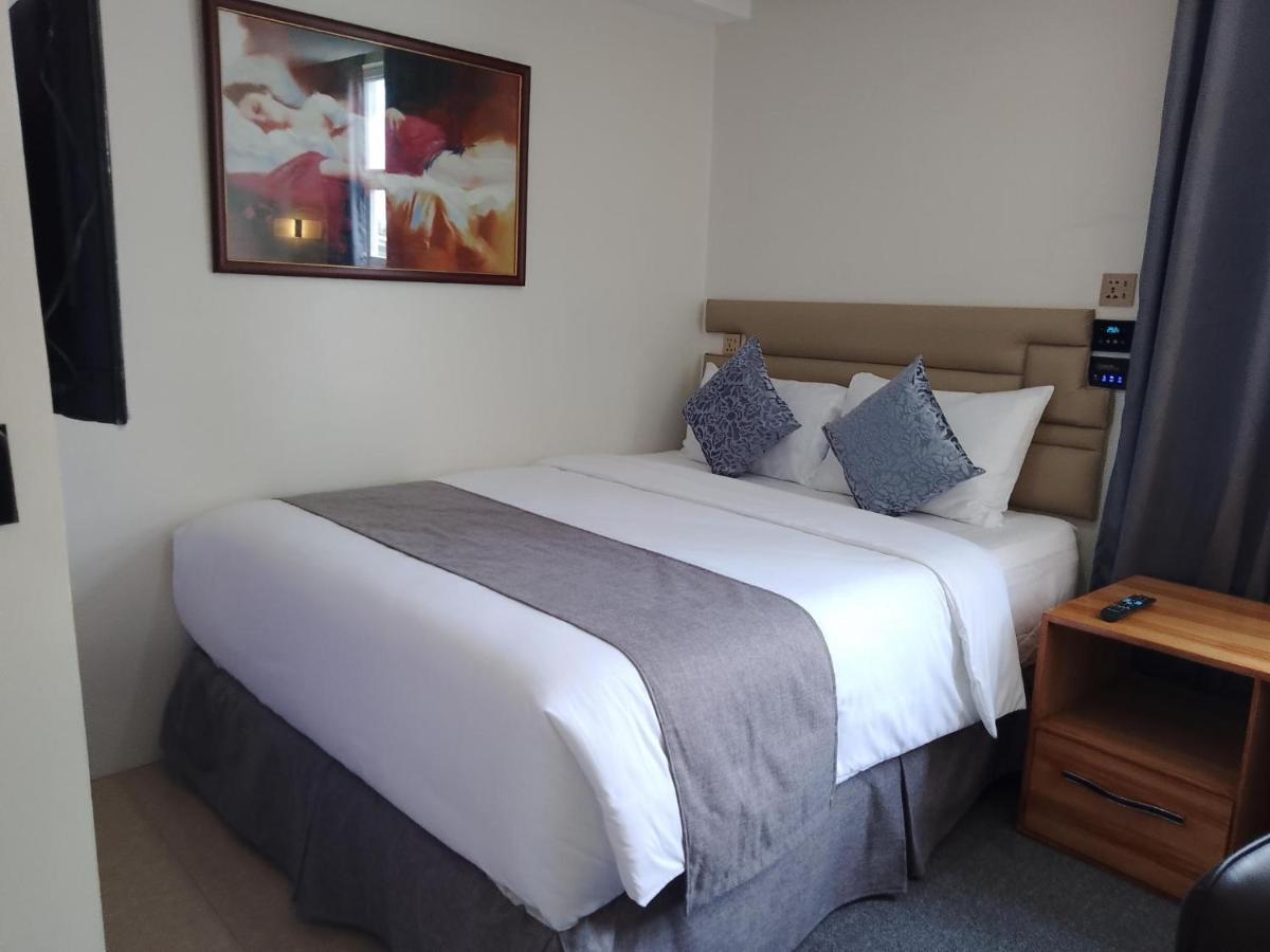 Cebu Dulcinea Hotel And Suites-Mactan Airport Hotel Lapu-Lapu City Esterno foto