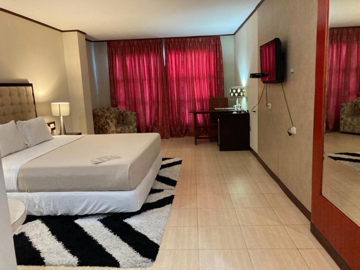 Cebu Dulcinea Hotel And Suites-Mactan Airport Hotel Lapu-Lapu City Esterno foto