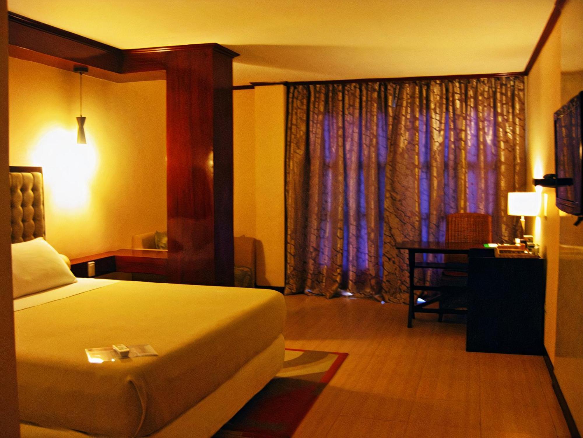 Cebu Dulcinea Hotel And Suites-Mactan Airport Hotel Lapu-Lapu City Esterno foto