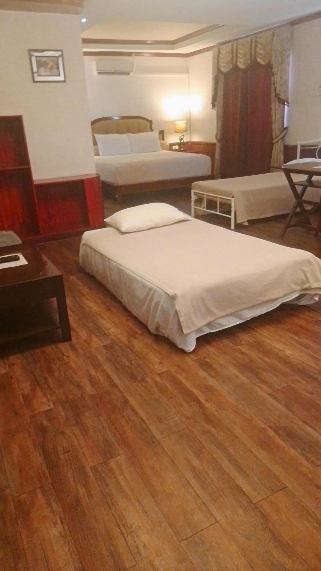 Cebu Dulcinea Hotel And Suites-Mactan Airport Hotel Lapu-Lapu City Esterno foto