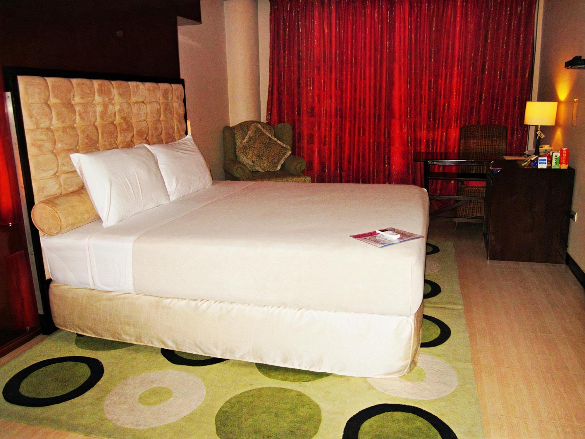 Cebu Dulcinea Hotel And Suites-Mactan Airport Hotel Lapu-Lapu City Esterno foto