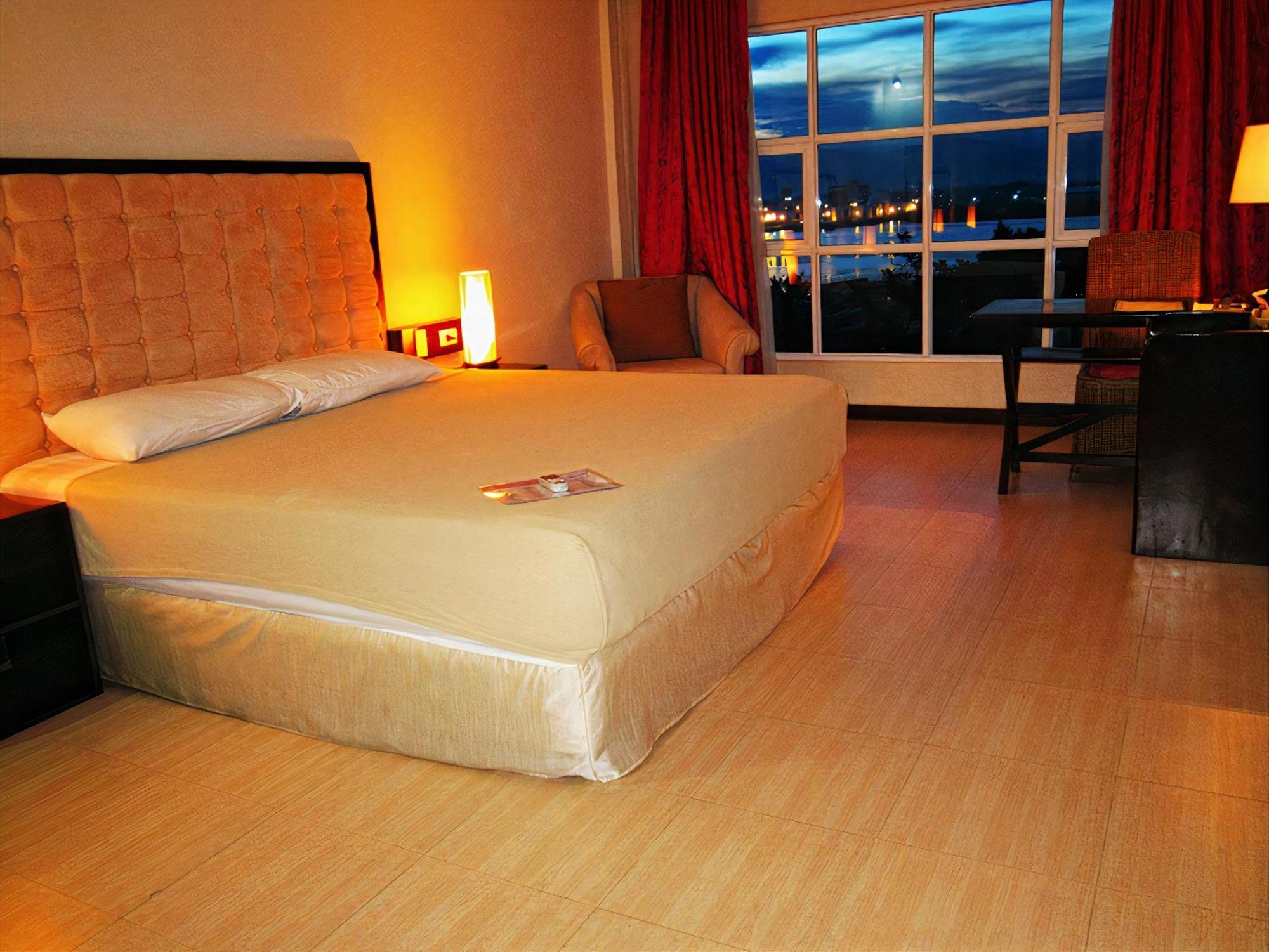 Cebu Dulcinea Hotel And Suites-Mactan Airport Hotel Lapu-Lapu City Esterno foto