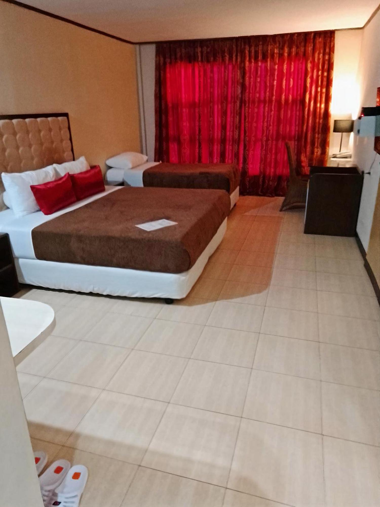 Cebu Dulcinea Hotel And Suites-Mactan Airport Hotel Lapu-Lapu City Esterno foto
