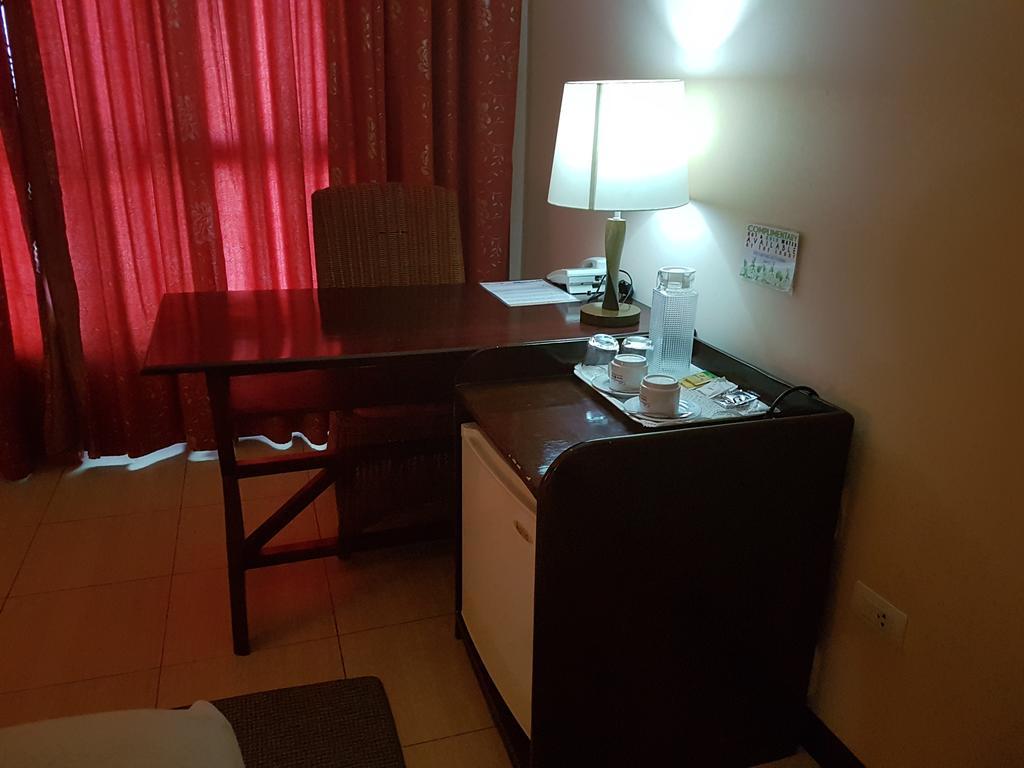 Cebu Dulcinea Hotel And Suites-Mactan Airport Hotel Lapu-Lapu City Esterno foto