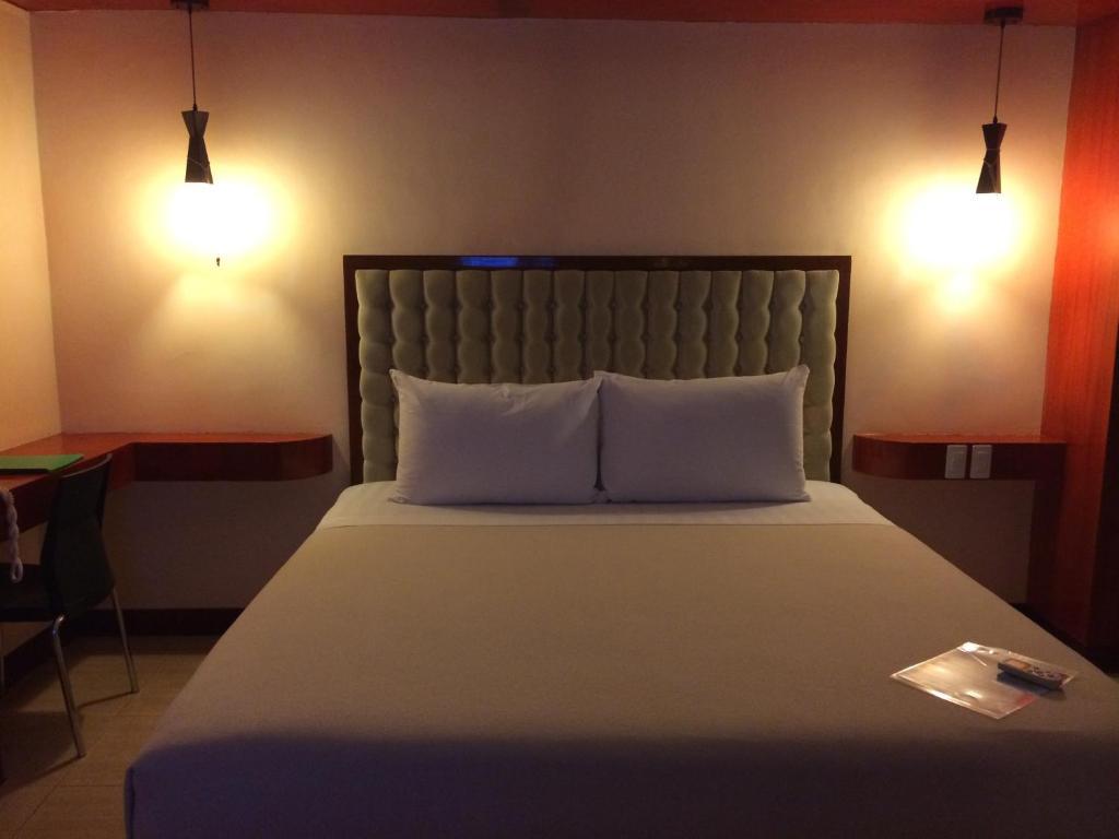 Cebu Dulcinea Hotel And Suites-Mactan Airport Hotel Lapu-Lapu City Esterno foto