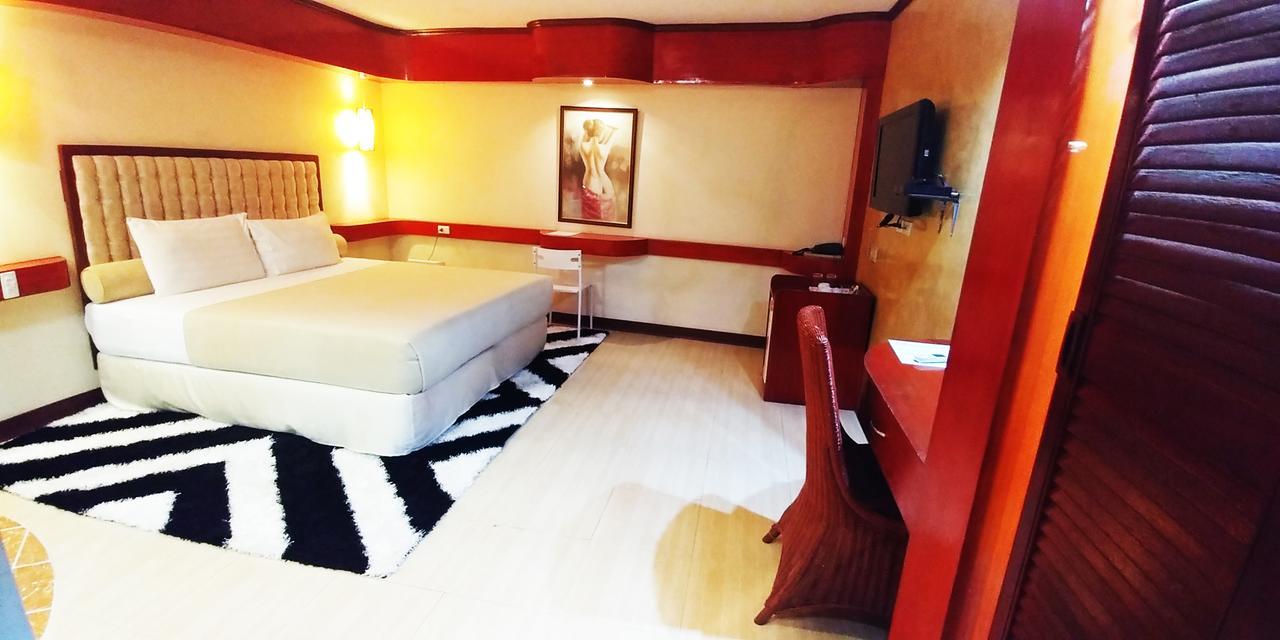 Cebu Dulcinea Hotel And Suites-Mactan Airport Hotel Lapu-Lapu City Esterno foto