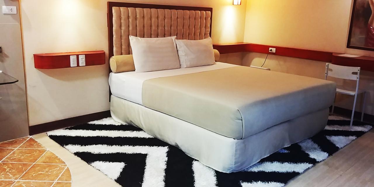 Cebu Dulcinea Hotel And Suites-Mactan Airport Hotel Lapu-Lapu City Esterno foto