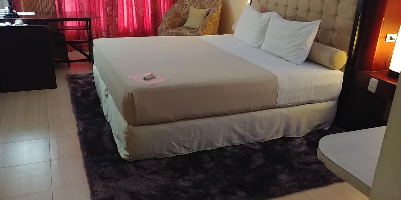 Cebu Dulcinea Hotel And Suites-Mactan Airport Hotel Lapu-Lapu City Esterno foto