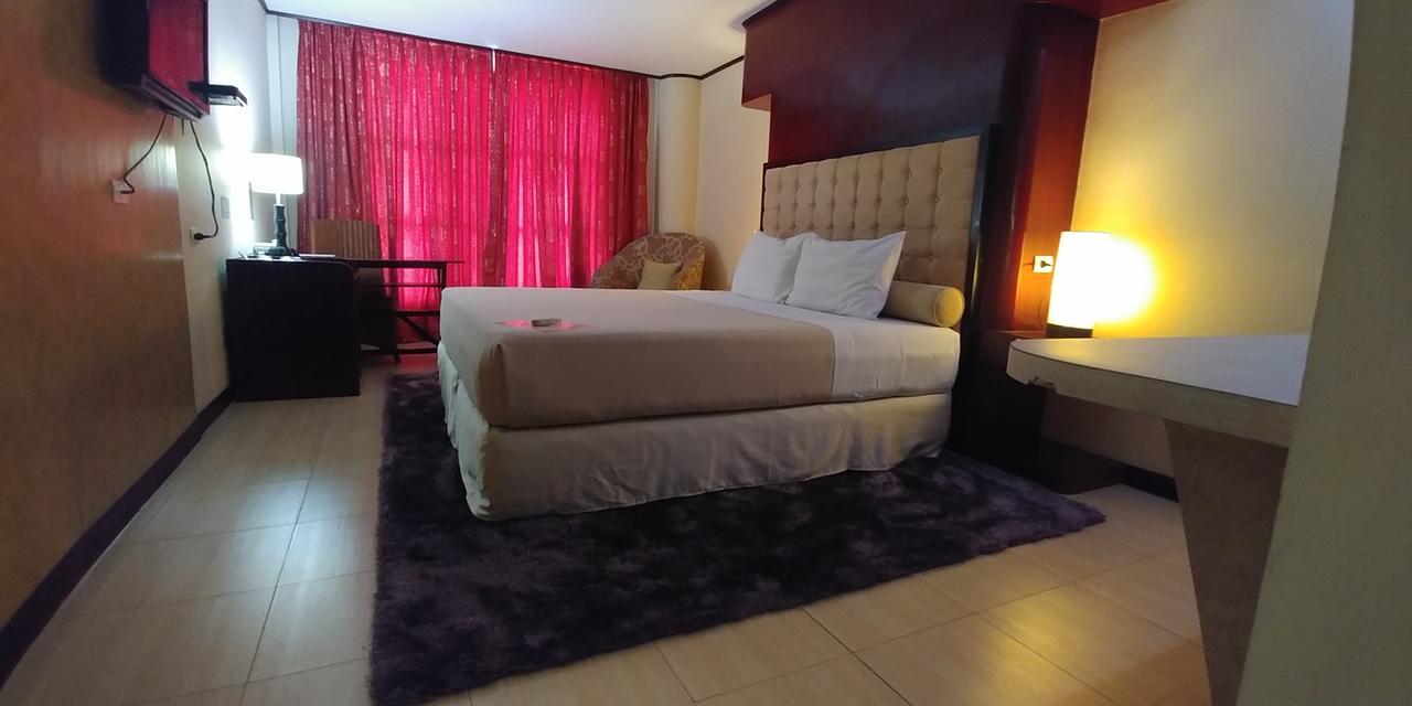 Cebu Dulcinea Hotel And Suites-Mactan Airport Hotel Lapu-Lapu City Esterno foto